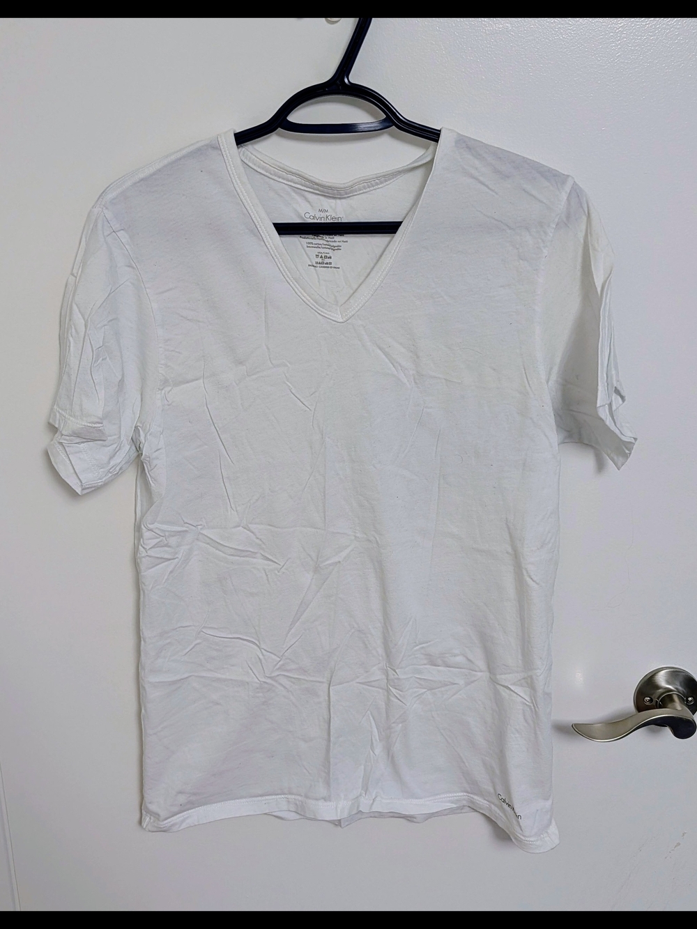 Calvin Klein Slim Fit V-Neck T-Shirt - Men's Medium